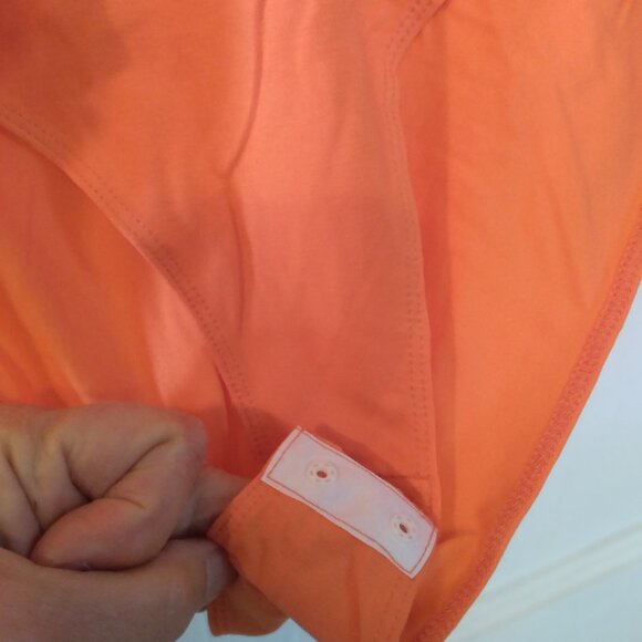 Mangopop orange lightweight V neck short sleeve bodysuit size Small, snap crotch - Picture 4 of 4